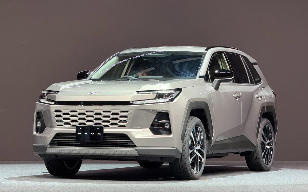 新型トヨタ RAV4 12月発売！？ホンダやマツダの新SUVと競合は必至